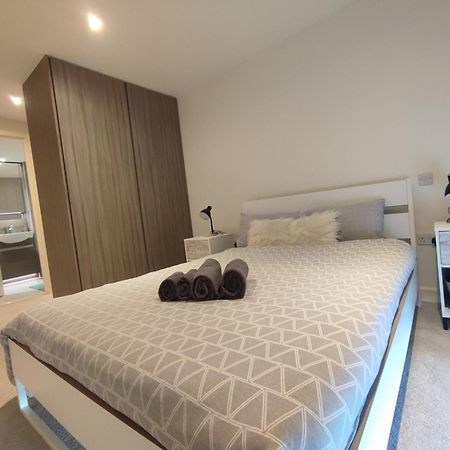 Luxury Riverside Apt With Easy Access To Central London, O2, Excel Centre And Parking ภายนอก รูปภาพ