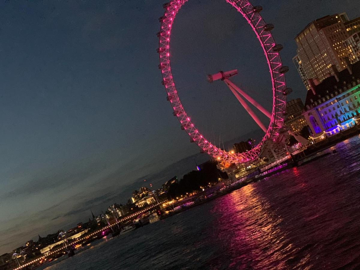 Luxury Riverside Apt With Easy Access To Central London, O2, Excel Centre And Parking ภายนอก รูปภาพ